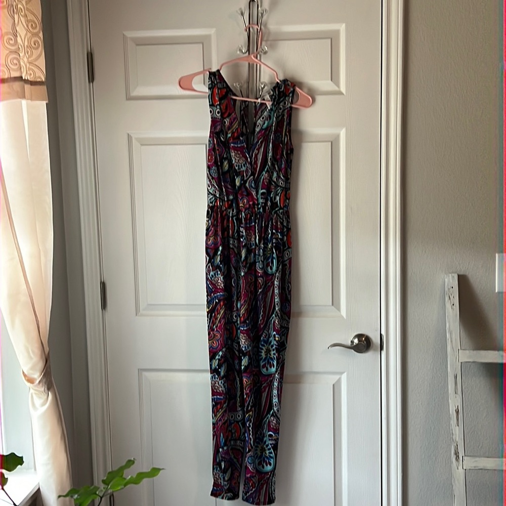Multicolored pattern jumpsuit.